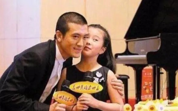 杨子大女儿近照曝光，19岁赶超黄圣依，你怎么看？