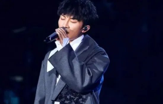 周深和杨迪都道歉了两次，为何《青春环游记》如此让人不解？