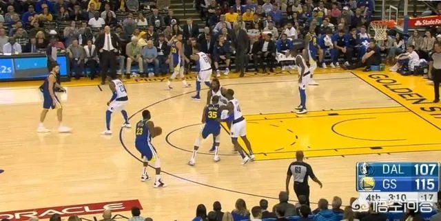 格林在和独行侠的比赛关键时刻不敢投篮，你怎么看？