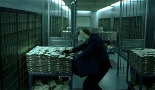 他畏罪潜逃16年，被抓身家上亿，还娶了4个老婆生了12个孩子，他是谁？