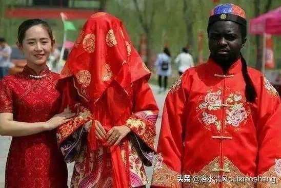 女儿和非洲小伙离婚了，孩子留给男方好还是留给女方好？