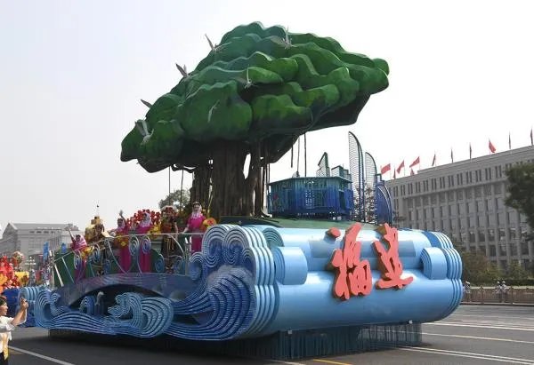 惊艳亮相国庆游行活动，来揭秘福建彩车背后的故事？