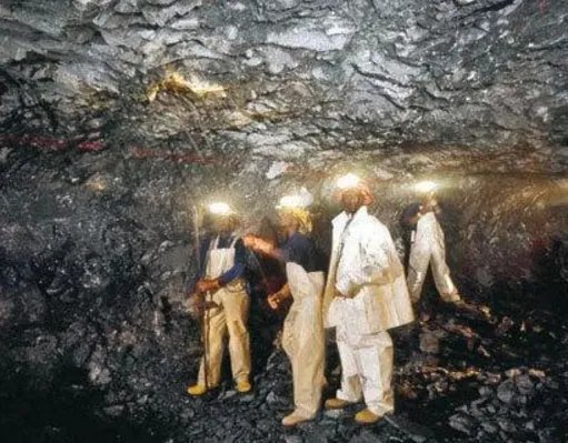 世界最深矿井南非姆波尼格金矿是怎么挖的？