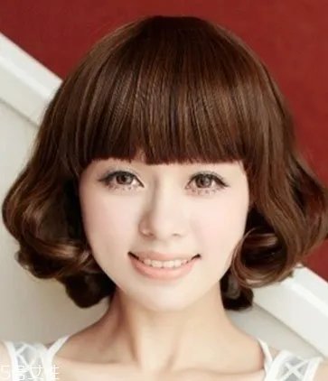 2022年流行短发还是长发 脸大的女生适合这些发型