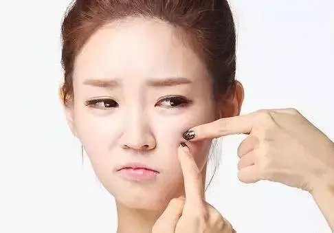 素颜也很漂亮的女生，长什么样？