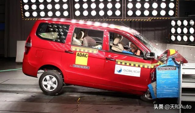 五菱第一时间推出地摊神车，神车的头衔绝非浪得虚名，如果你摆地摊，会买它吗？