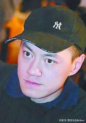 对黄渤有知遇之恩，妻子靠“裸”出位的雪村，如今怎样？