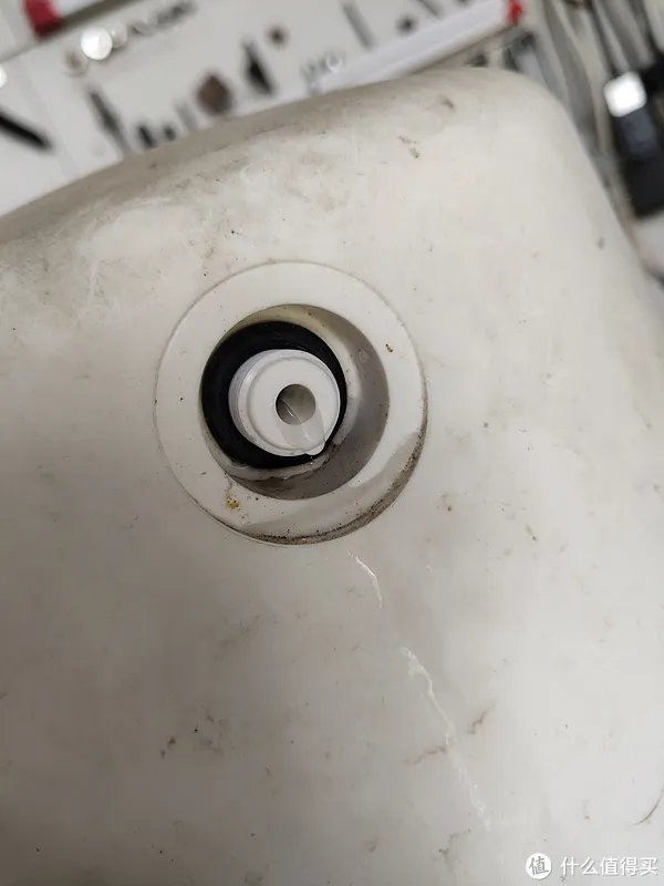 RO净水机到底选有桶还是无桶？拆解使用6年的压力桶给你结论