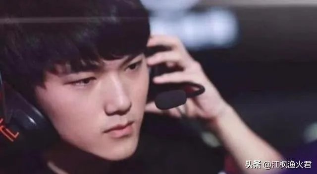 JKL再爆猛料！加盟RNG把小虎挤成上单，Uzi变成中单，狼行直接退役，你怎么看？