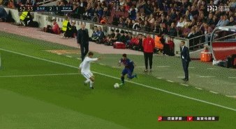 如何看待国家德比中，巴萨第二球时苏亚雷斯的犯规？