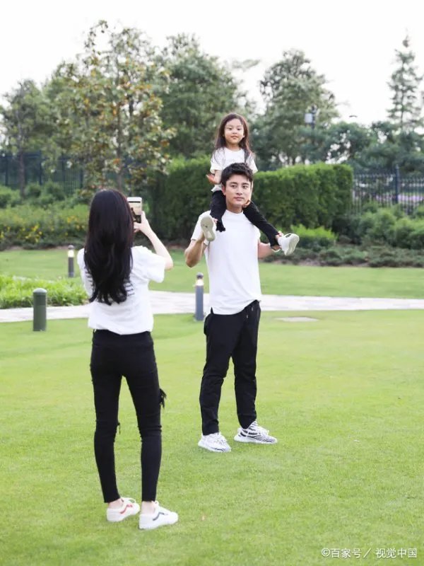 贾乃亮被李小璐问：还能再爱我一次吗？贾乃亮如何回应？