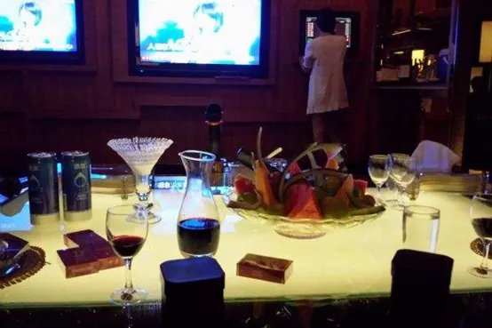 酒后踹坏电梯门属于什么行为