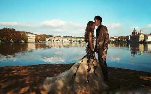 为什么周杰伦娶的是昆凌而不是侯佩岑或者蔡依林?