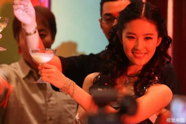 刘诗诗侧颜超美，你还知道哪些五官比较精致的女明星？