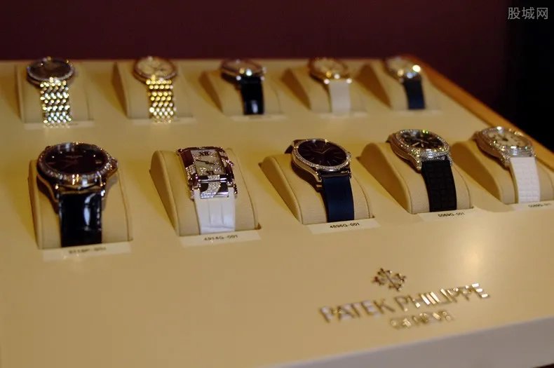 蟊贼扔名表名包 世界上最贵的手表多少钱