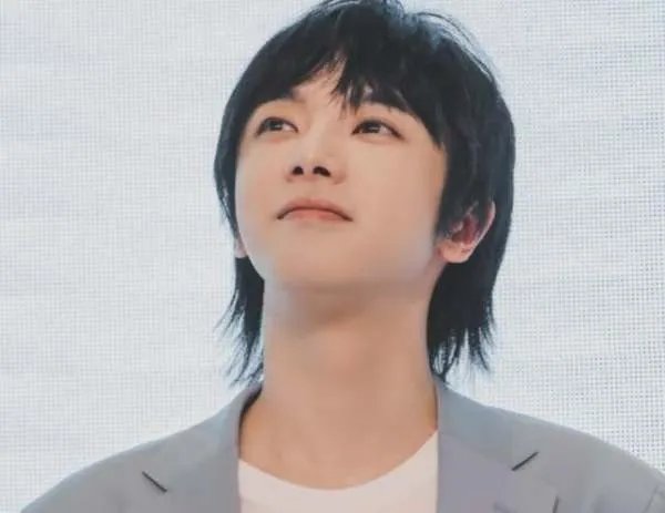 华晨宇火星演唱会，全员只卖站票，这是为什么？