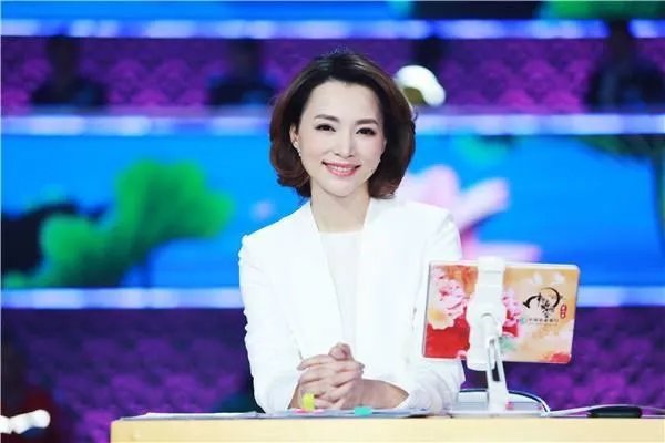 央视著名女主持人董卿未来会不会去美国生活？