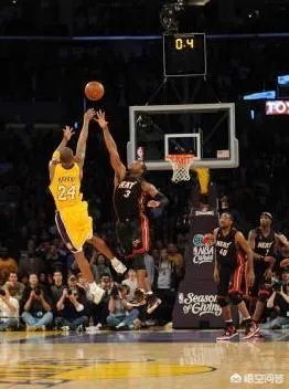 如果需要最后超高难度三分绝杀，科比、库里、哈登你会选谁？