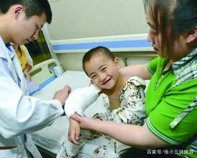 身高90厘米的袖珍女孩，不顾医生劝阻生下一娃，如今怎么样了？