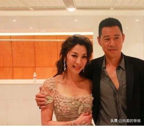 张丰毅对继女比亲儿还亲，现任小娇妻到底有什么魅力呢？
