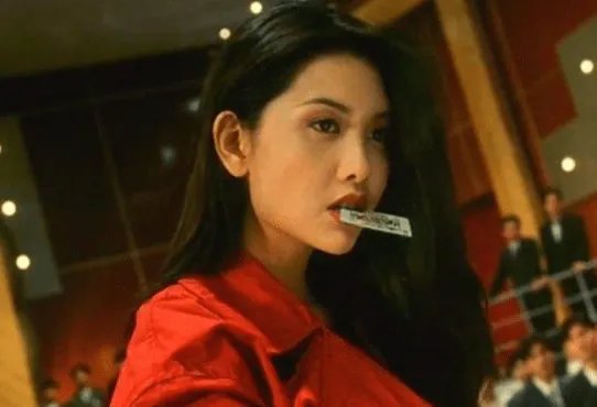 朱茵和邱淑贞的经典镜头，都比不过蔡少芬的“低头杀“，你觉得呢？