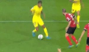 上海上港1比0蔚山现代武磊又闹笑话了,假摔怎么看?