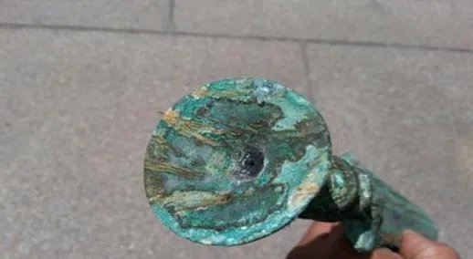 男子迁坟挖出这物 专家的话惊人