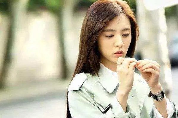 郑恺王晓晨两人亲密互动,是要曝光恋情了吗?