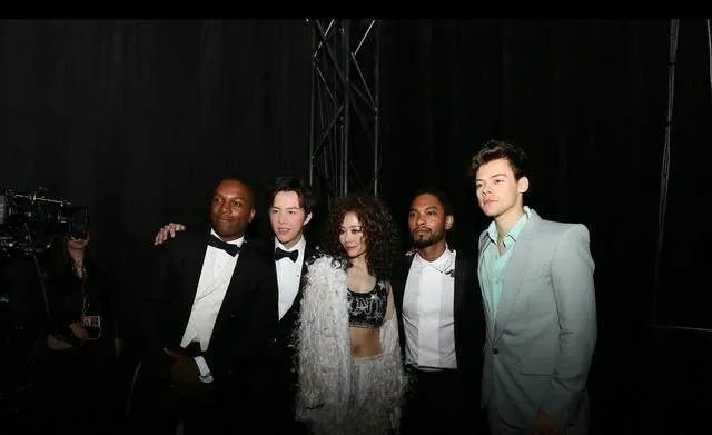 #维密大秀#张靓颖成第一个登上维密舞台的中国歌手，她的时尚品味如何？