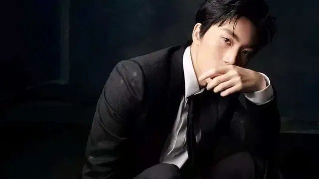 张艺谋妻子晒合照为儿子庆生