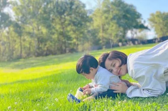 张歆艺儿子给金晨打call 张歆艺儿子四坨叫金晨妈妈什么情况