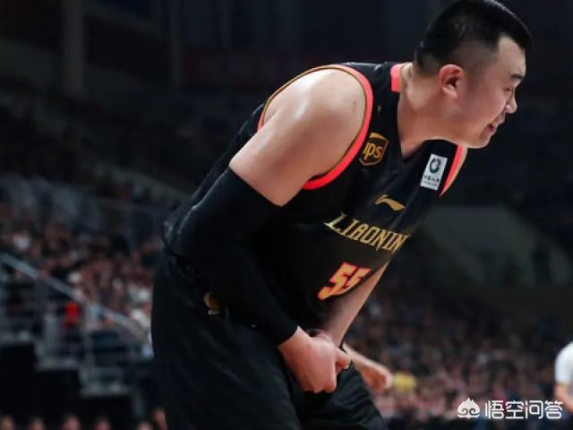 CBA联赛第42轮：辽宁衡润vs浙江广厦，韩德君手部受伤疑似骨折，总决赛怎么办？