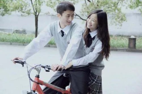 郑爽承认自己恋爱脑，成年人恋爱，如何保持独立思考？