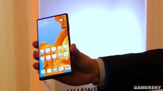 华为5G可折叠屏手机Mate X展示曝光 外折式设计、边框超窄