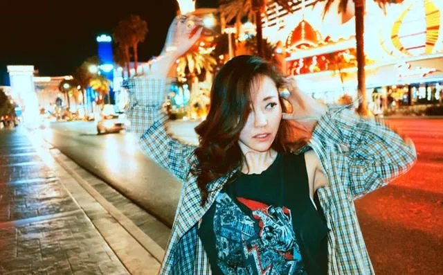 #维密大秀#张靓颖成第一个登上维密舞台的中国歌手，她的时尚品味如何？