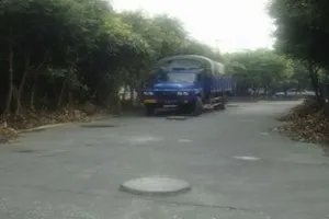 遇到刹车失灵不要慌 学会这几招可以保命