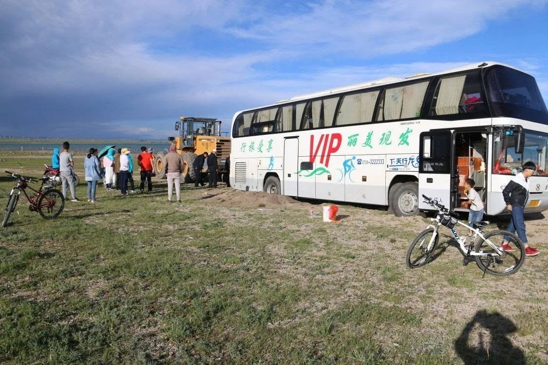 青海大巴货车相撞有多少人伤亡？