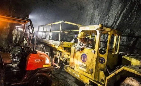 世界最深矿井南非姆波尼格金矿是怎么挖的？