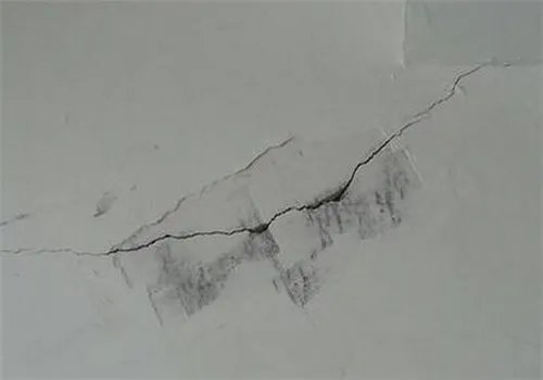 墙开裂如何修补 墙面开裂是如何引起的