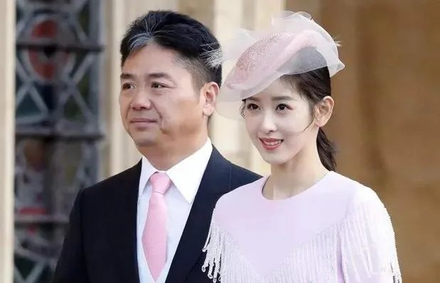 刘强东旧照流出，网友感叹章泽天眼光跟别人不一样，这个你怎么看？