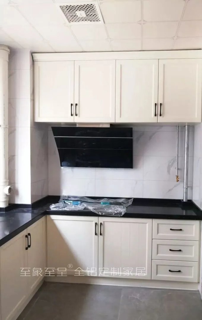 全铝整体橱柜要对比木质橱柜，优势明显，保用50年！！