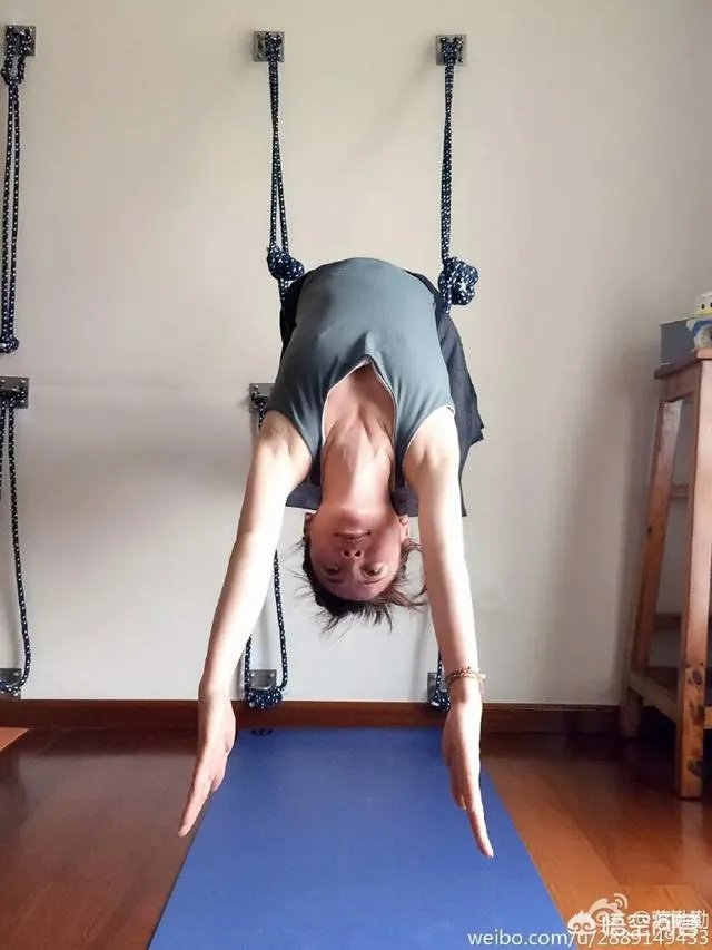 蒋勤勤挺大肚做高难度瑜伽动作吓坏网友，怀孕期间可以做瑜伽吗？