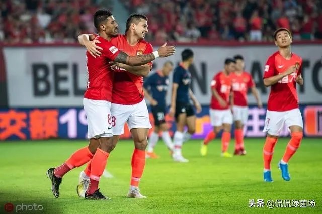 恒大3-0人和，豪取11连胜创纪录，保利尼奥梅开二度，如何从专业的角度分析比赛？