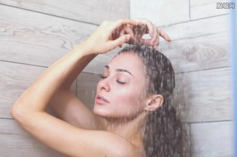 女子怕水30年未洗澡 盘点世界上罕见怪病