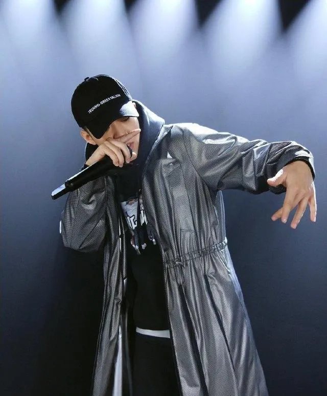 2017年末李小璐在PGone家过夜,你怎么看这个事件?