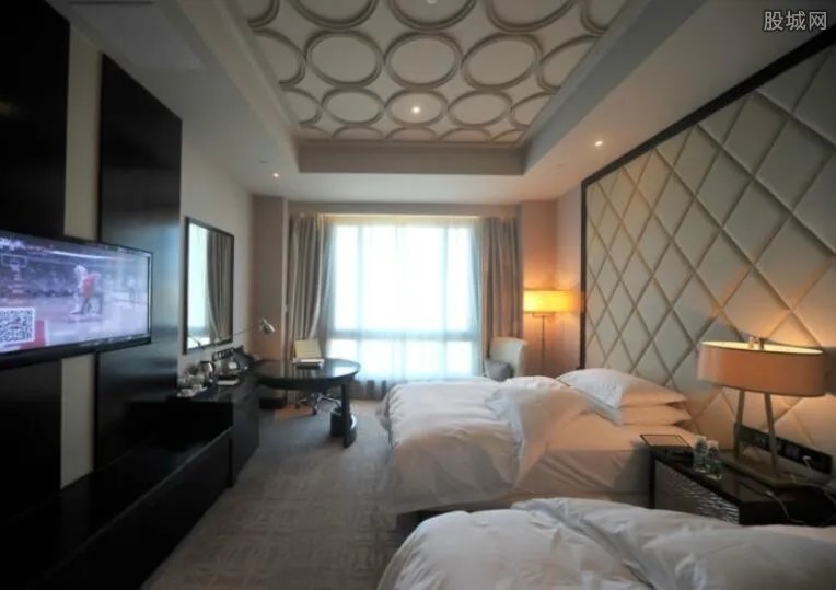 情侣遭敲门威胁 入住酒店需要注意哪些事项