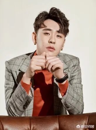 因唱小曲成“德云一哥”，不到半年反超岳云鹏，张云雷为何能火？