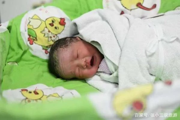 身高90厘米的袖珍女孩，不顾医生劝阻生下一娃，如今怎么样了？