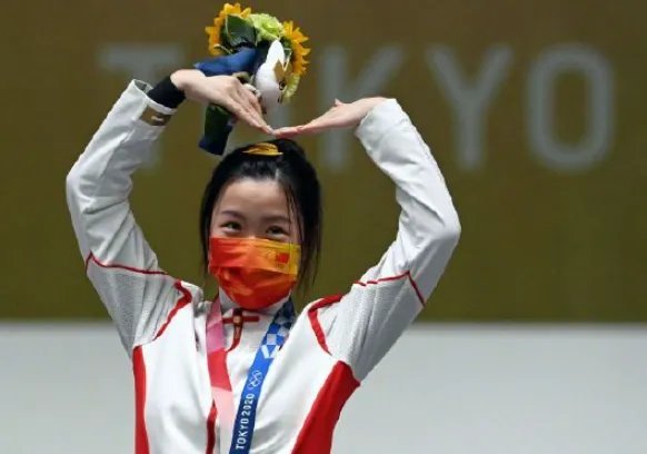 哪26名女运动员获三八红旗手称号？