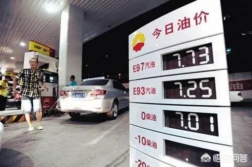 近期终于迎来油价下调，为啥感觉加油的人不增反减？